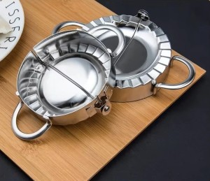 Forma do pierogów 9,5 cm ze stali nierdzewnej – Wykrawacz i Praska do Ravioli