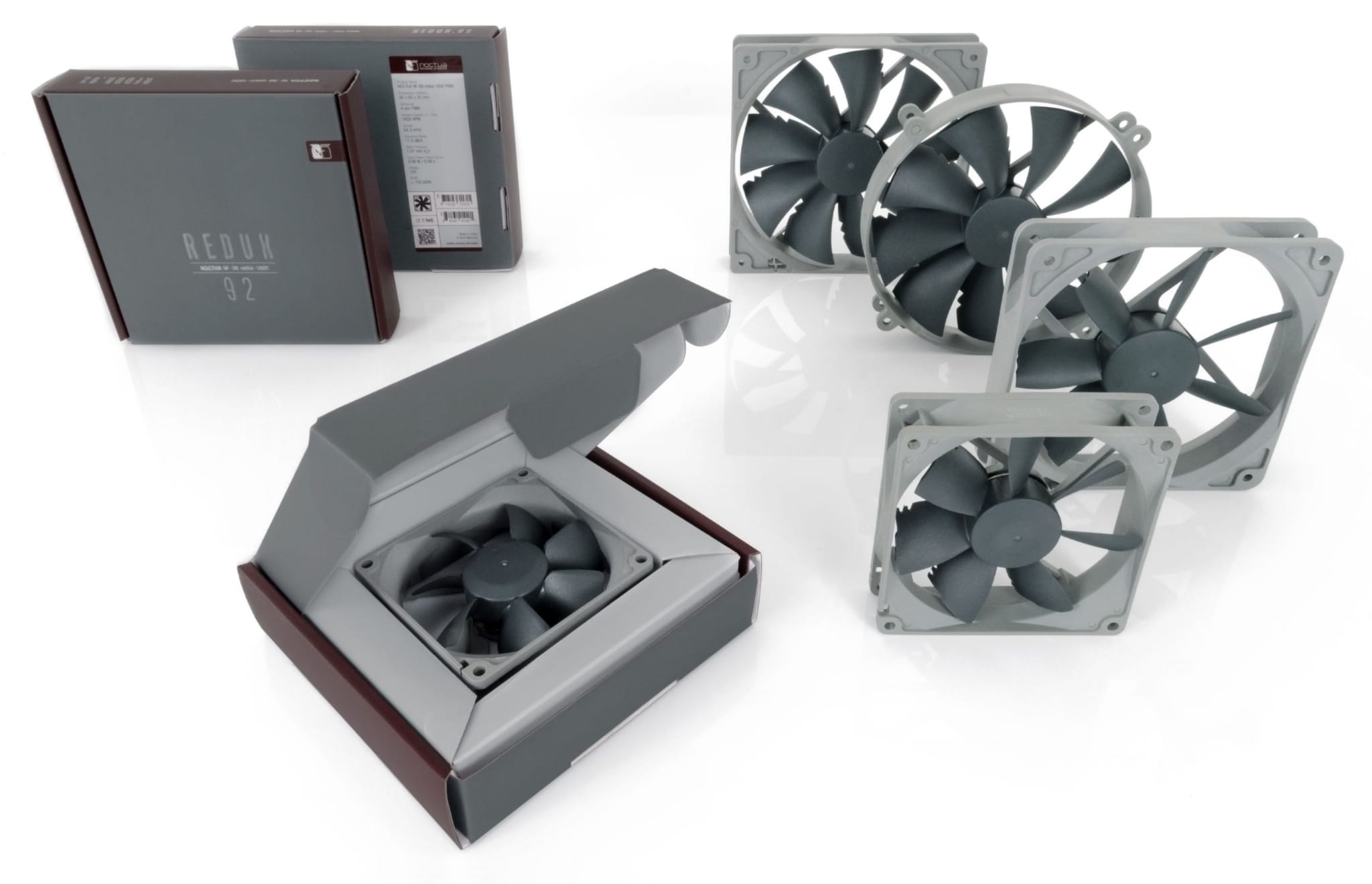Noctua NF-P14r redux-1500 PWM widok z boku