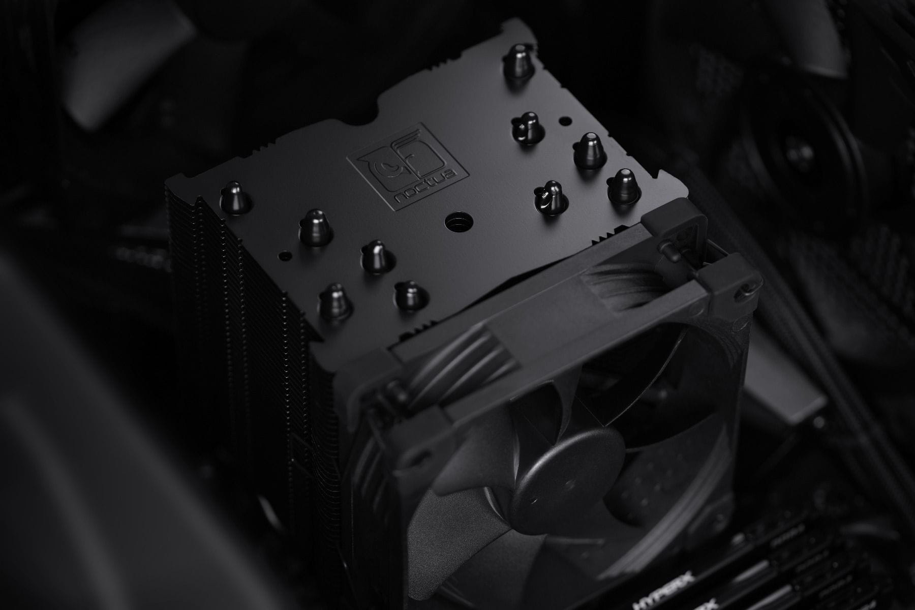Noctua NH-U9S chromax.black z profilu