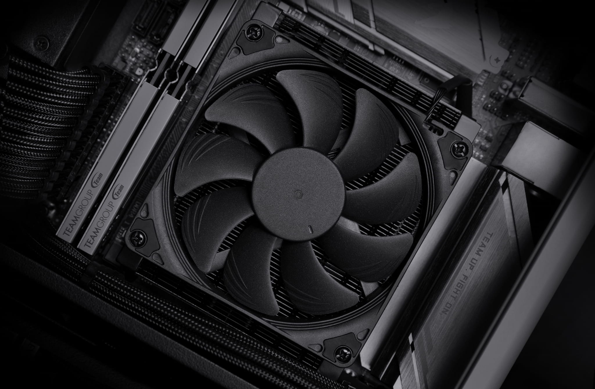 Noctua NH-L9a-AM4 chromax.black montaż