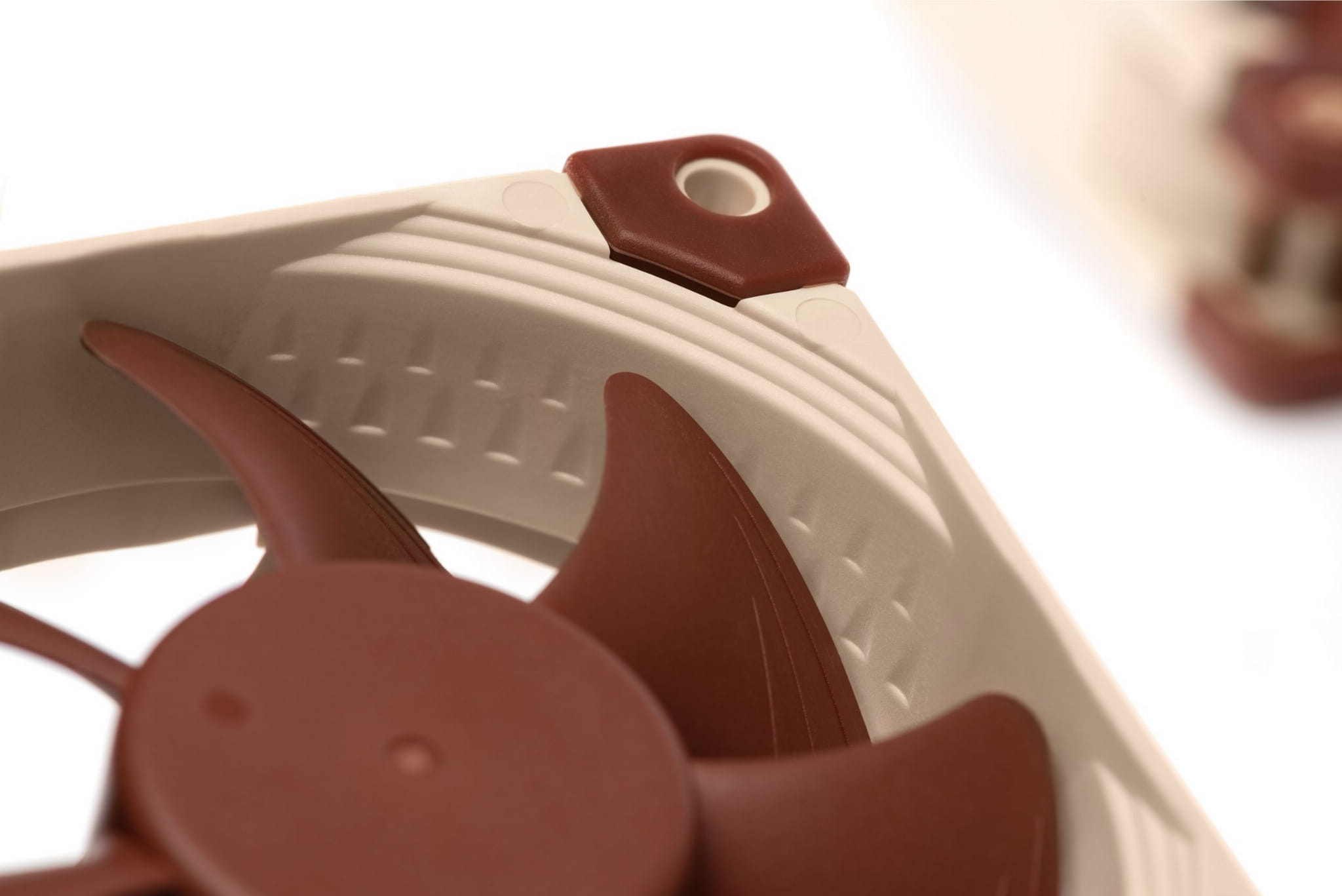 Noctua NF-A8 5V PWM akcesoria i opakowanie