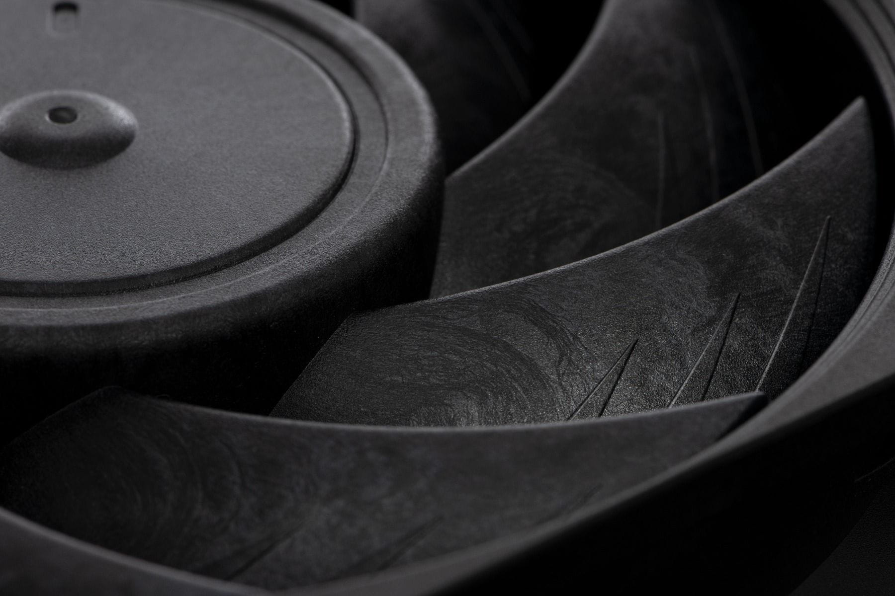 NF-A12x25 chromax black swap zamontowany